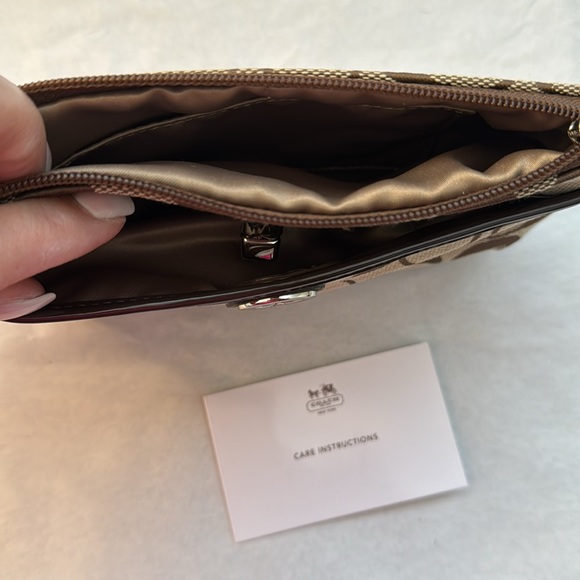 Coach Park Signature Medium Wristlet NWT - Picture 7 of 11